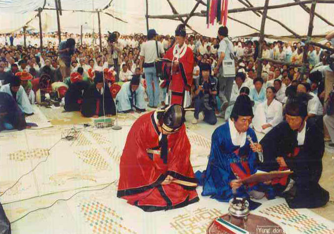 1983_단오제 초헌관으로 참석하신 군수님(2).jpg